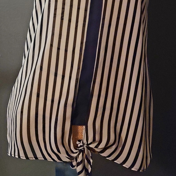 Outback Red size Small Sleeveless Blouse colors Blue and White - Picture 9 of 9